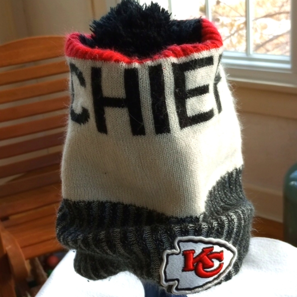 NFL KC Chiefs Pom Pom Knitted Winter Hat